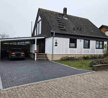 Freistehendes 1- Familienhaus mit Keller, Garage und Carport