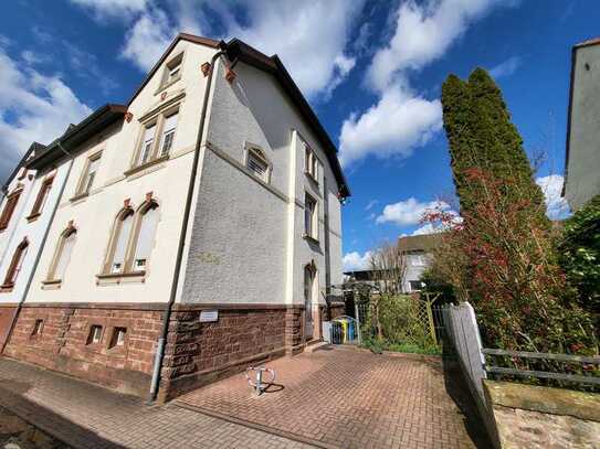 Innenstadtnaher, modernisierter Altbau mit drei Wohnungen