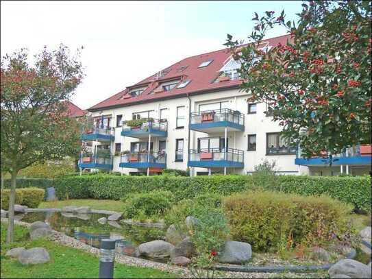 Neuss-Meertal, helles modernes 1-Raum-Apartment mit sep. Schlafbereich, Laminatboden und Südbalkon.