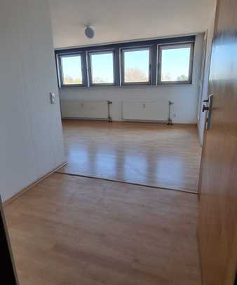 1-Zimmer-Dachgeschosswohnung mit Balkon in Sarstedt