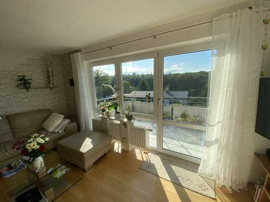 Freundliche und helle 3-Zimmer-Wohnung mit Balkon in wunderschöner Aussichtslage