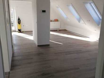 Neu renovierte Dachgeschosswohnung zu vermieten!