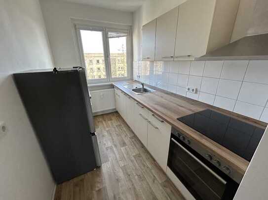 Platz für die ganze Familie! Helle 4-Zimmer-Wohnung mit Balkon!