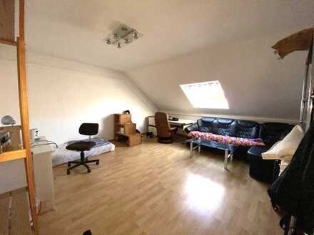 Gepflegte, helle 2 Zimmerwohnung im Dachgeschoss in ruhiger Gegend von Weitmar