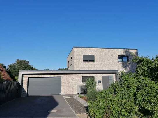 Einfamilienhaus ( WP+PV ) mit Garage in Feldrandlage + 2 Grundstück