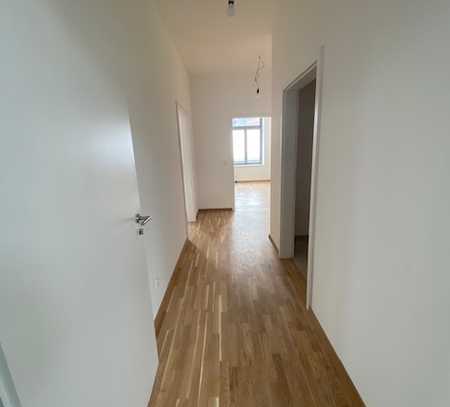 Alles neu!! Attraktive hochwertig sanierte 3-Raum-Wohnung mit Balkon bald für Sie bezugsfähig