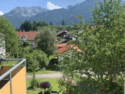 sonnige, ruhige 2 Zimmerwohnung mit tollem Bergblick und Balkon