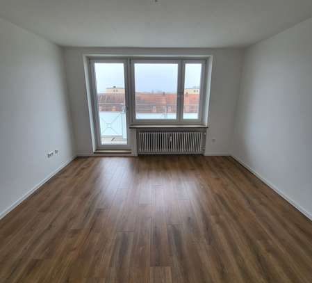 Helle, modernisierte 2-Zimmerwohnung mit Balkon in Augsburg-Oberhausen