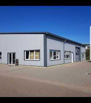 Gepflegte Lagerhalle mit Büro und Ausstellungsraum in Illertissen.