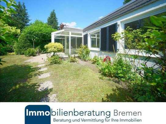 Freistehendes Einfamilienhaus im Bungalowstil mit Garage