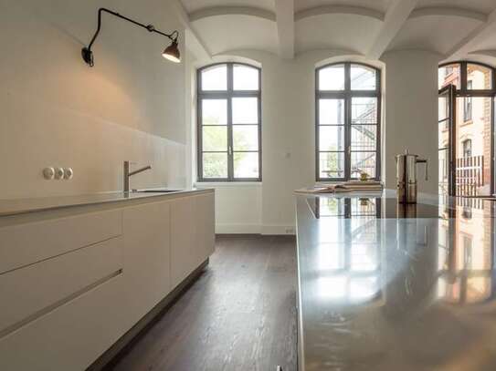 Fully furnished stylish, quietly located loft in a listed factory building (Mitte)