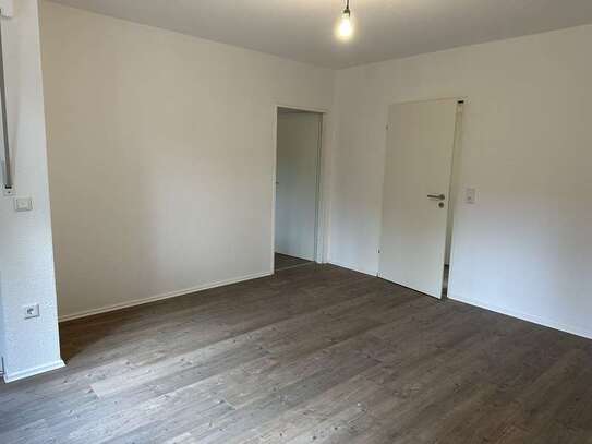 ++ WBS ERFORDERLICH - Frisch renovierte Wohnung mit Einbauküche und Balkon ++