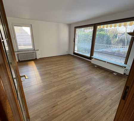 76qm Stilvolle 2-Zimmer-Wohnung mit 13qm Terrasse in 2 Familienhaus Düsseldorf Vennhausen