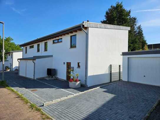 Attraktive Doppelhaushälfte in ruhiger Wohnsiedlung mit Charme - Nähe OLGA-Park