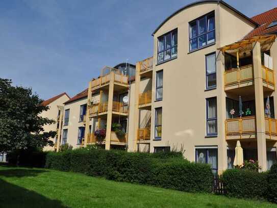 Dachgeschoss - bezugsfreie, ruhige 3-Raum-Wohnung zentral und im Grünen