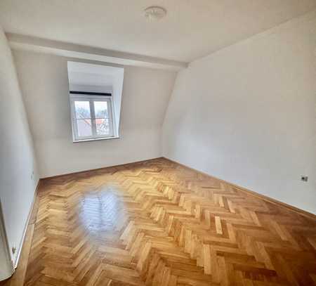 Helle 67qm 2-Zimmer-Wohnung im sanierten Altbau direkt am Schlosskanal in Neuhausen (bis 2,5 Jahre)