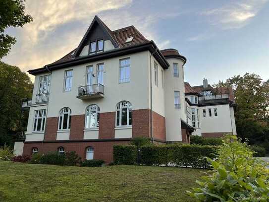 Charmante 2,5-Zimmer-Dachgeschosswohnung mit Balkon, Einbauküche und Stellplatz in ruhiger Lage