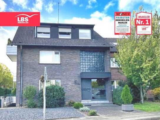 Dachgeschosswohnung mit Balkon, Stellplatz und Garage im 3-Familienhaus