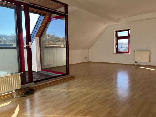 TOP Dachgeschoss Wohnung mit Loggia über 2. Etagen.