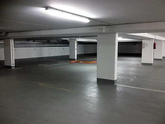 Heller Tiefgaragenplatz direkt im Zentrum - 3 min zur Fußgängerzone - sehr gut befahrbar