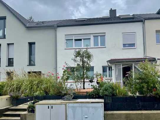 Charmantes Zweifamilienhaus mit Gartenidylle im begehrten Frankfurt-Sachsenhausen