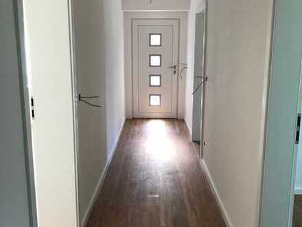 frisch sanierte 2 Zimmer Wohnung mit Einbauküche