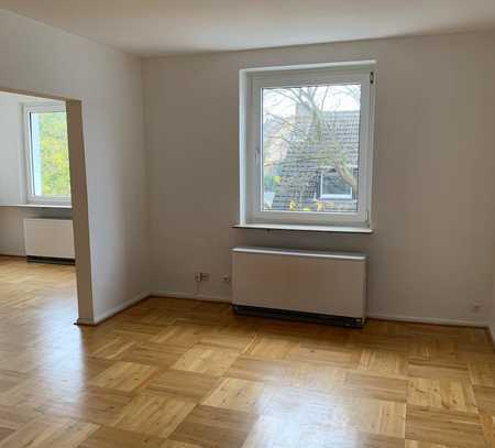 helle, geräumige 3 R- Altbauwohnung mit Balkon in der Hopfenstraße