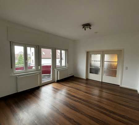 Helle, attraktive 2 Zimmerwohnung, mit Balkon und EBK