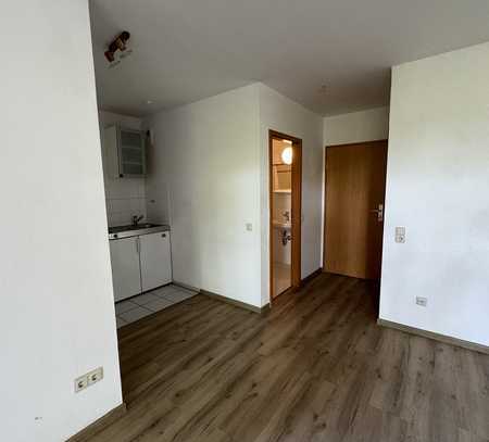 Kleines Appartment mit großem Balkon ab sofort