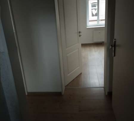 schöne zentrale 2-Zimmer-Altbau-Wohnung im III. OG ohne Balkon