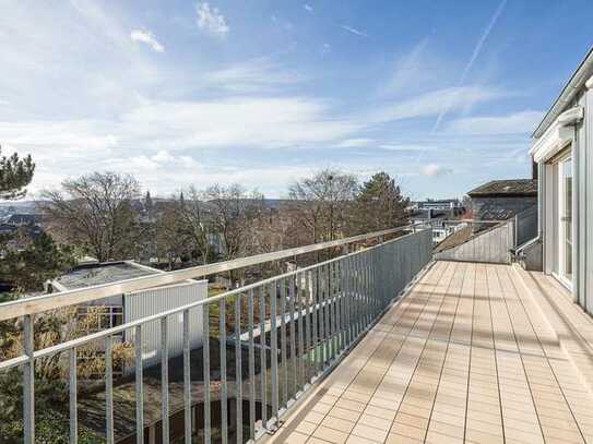 Über den Dächern der Stadt -
Lichtdurchflutete, bezugsfertige Dachgeschosswohnung mit Panoramablick