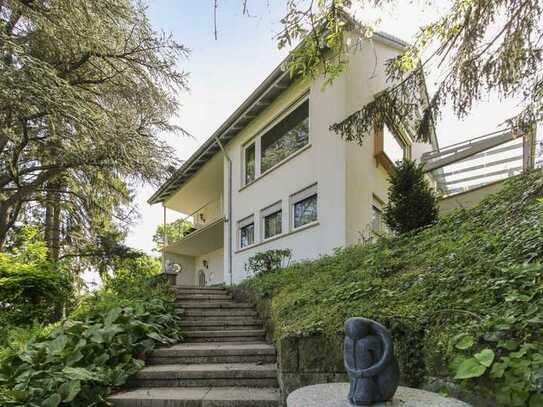 Panoramausblick: Wunderschönes Einfamilienhaus mit Einliegerwohnung in bester Lage in ES-Zollberg
