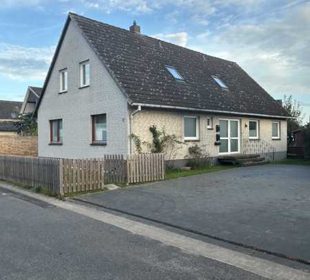 Großes, freistehendes Einfamilienhaus mit Einliegerwohnung, Keller und Garten in Langenhagen