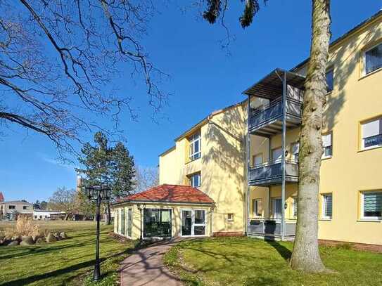 Barrierefreie 1 & 2 Raum Wohnung in schöner Wohnanlage mit eigenem Park