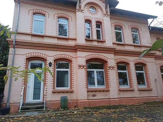 Helle frisch renovierte Wohnung in altem Bahnhof - mit