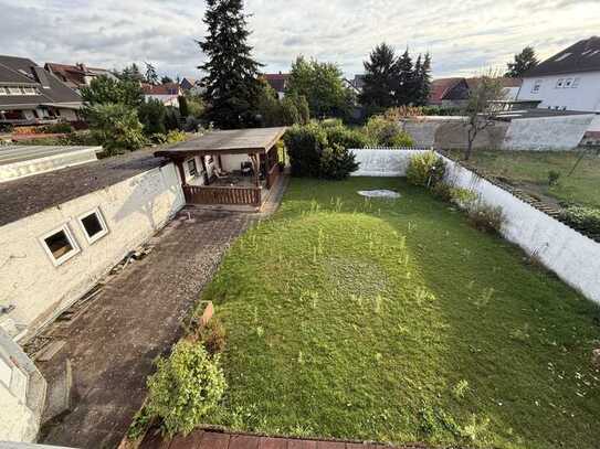 Kleines Einfamilienhaus mit weitläufigem Garten