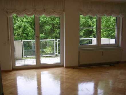 Elegante 2 ½ Zi - Wohnung in Rtg - Hösel mit Balkon und EBK in kleiner WE und Einzelgarage