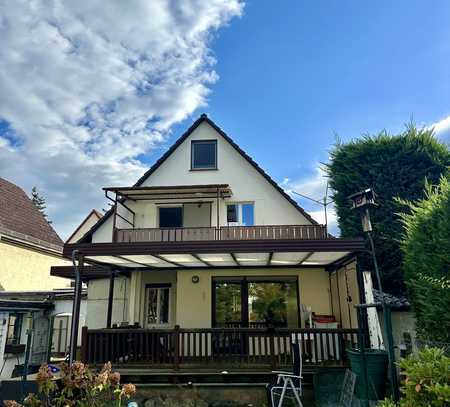 Einfamilienhaus / Mehrgenerationenhaus mit großem Garten in familiärer Lage - Darmstadt-Eberstadt