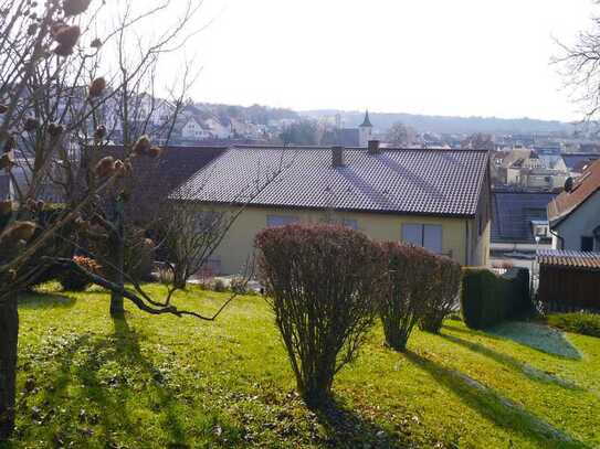 Mehrfamilienhaus mit 8 Garagenstellplätzen, Werkstatt und Lager in ruhiger Lage von Oberboihingen