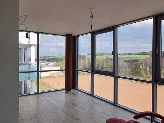 Erstbezug mit Blick aufs Erzgebirge - moderne Ausstattung, Aufzug und Garage