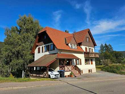 Vermietetes Wohnhaus mit 3 Einheiten in idyllischer Lage