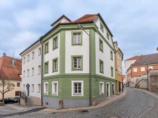 ERSTBEZUG NACH SANIERUNG - 2-Zimmer-Wohnung mit Einbauküche in der Straubinger Innenstadt