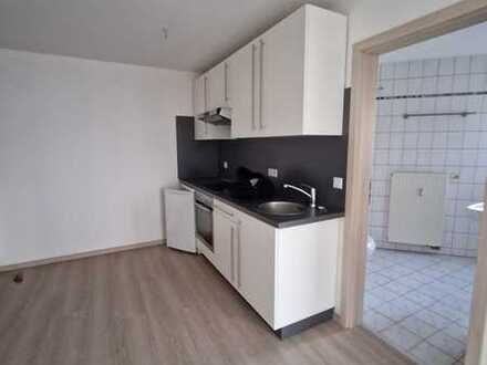 Exklusive,geräumige und gepf1-Zimmer-EG-Wohnung mit Balkon und EBK in Bad Schussenried