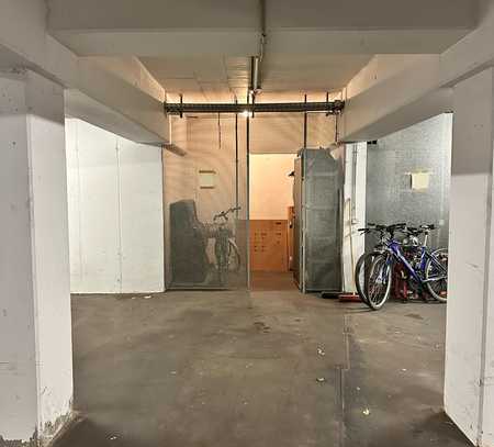 Tiefgaragenstellplatz mit großzügigem Abstellraum