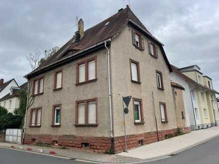 Großzügiges und renovierungsbedürftiges Wohnhaus in nördlicher Wohnlage von Herxheim!