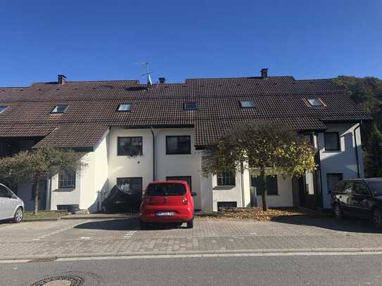 Gepflegte 2-Raum-EG-Wohnung mit Balkon, PKW-Stellplatz und Küche in Wald-Michelbach/Gadern