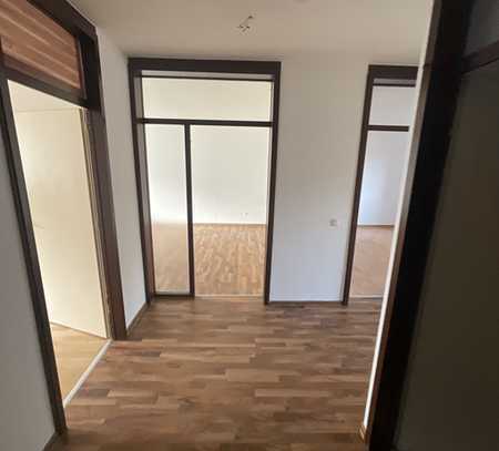 Erdgeschosswohnung mit Balkon!