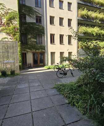 Exklusiv möblierte 2-Raum-Wohnung mit Balkon und Einbauküche im Gartenhaus in Berlin Prenzlauer Berg