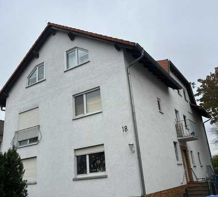 Stilvolle, modernisierte 4,5-Zimmer-Wohnung mit Balkon und Einbauküche in Babenhausen