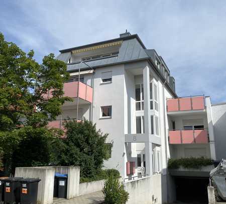 Gepflegte 4-Raum-DG-Wohnung mit Balkon und Einbauküche in Reutlingen